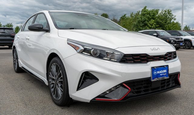 Used 2023 Kia Forte GT-Line w/ GT-Line Premium Package FWD image 4