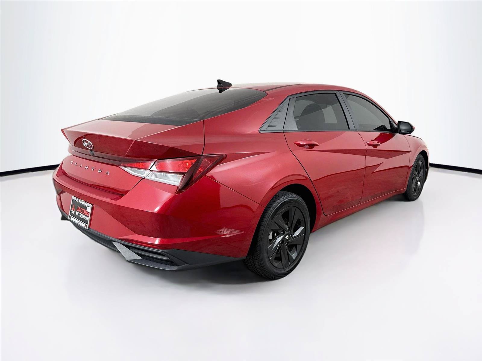Used 2022 Hyundai Elantra SEL w/ Convenience Package FWD image 5
