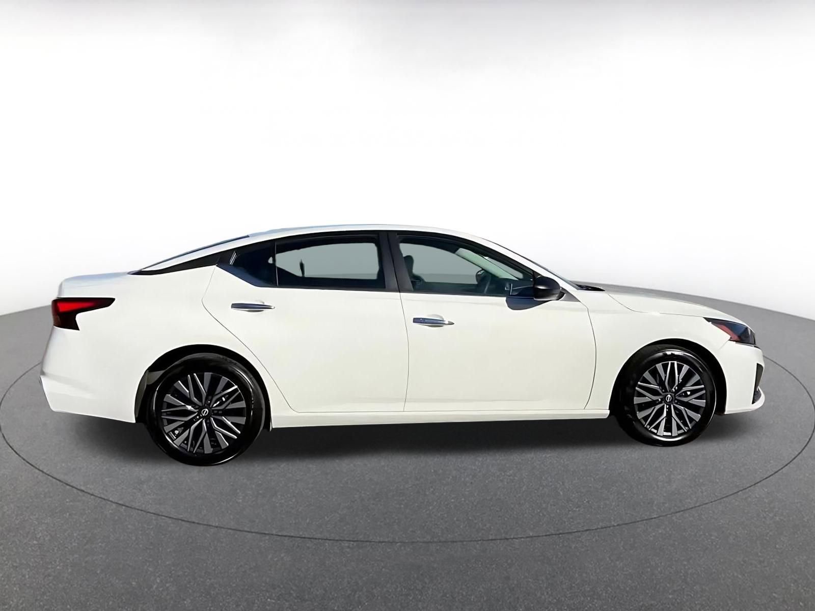 Used 2025 Nissan Altima 2.5 SV image 16