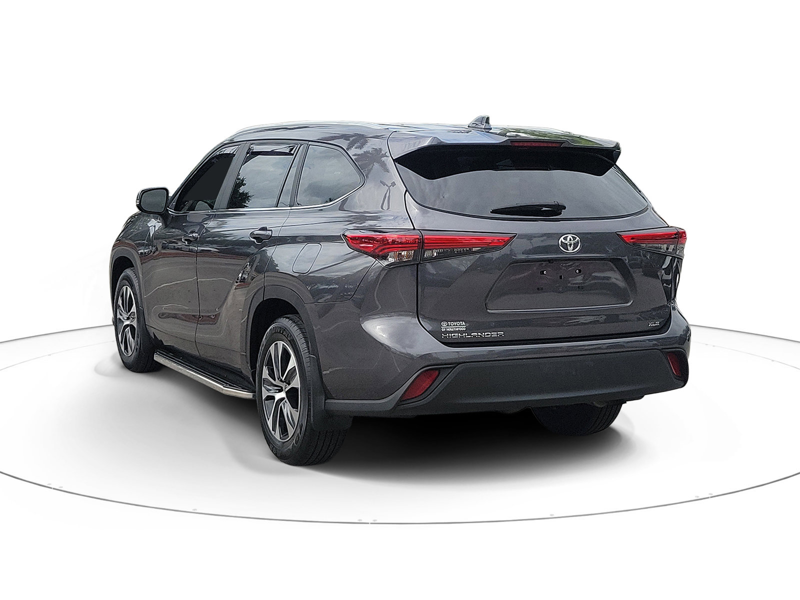 Used 2023 Toyota Highlander XLE FWD image 3