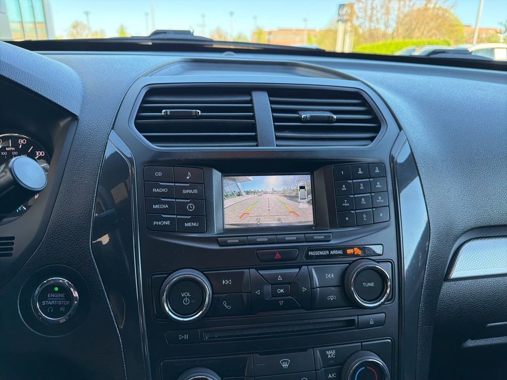 Used 2017 Ford Explorer XLT AWD/4WD image 37