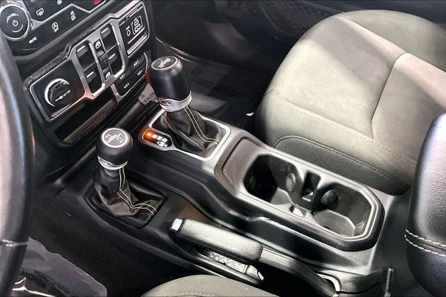 Used 2023 Jeep Wrangler Unlimited Sahara w/ Cold Weather Group AWD/4WD image 18