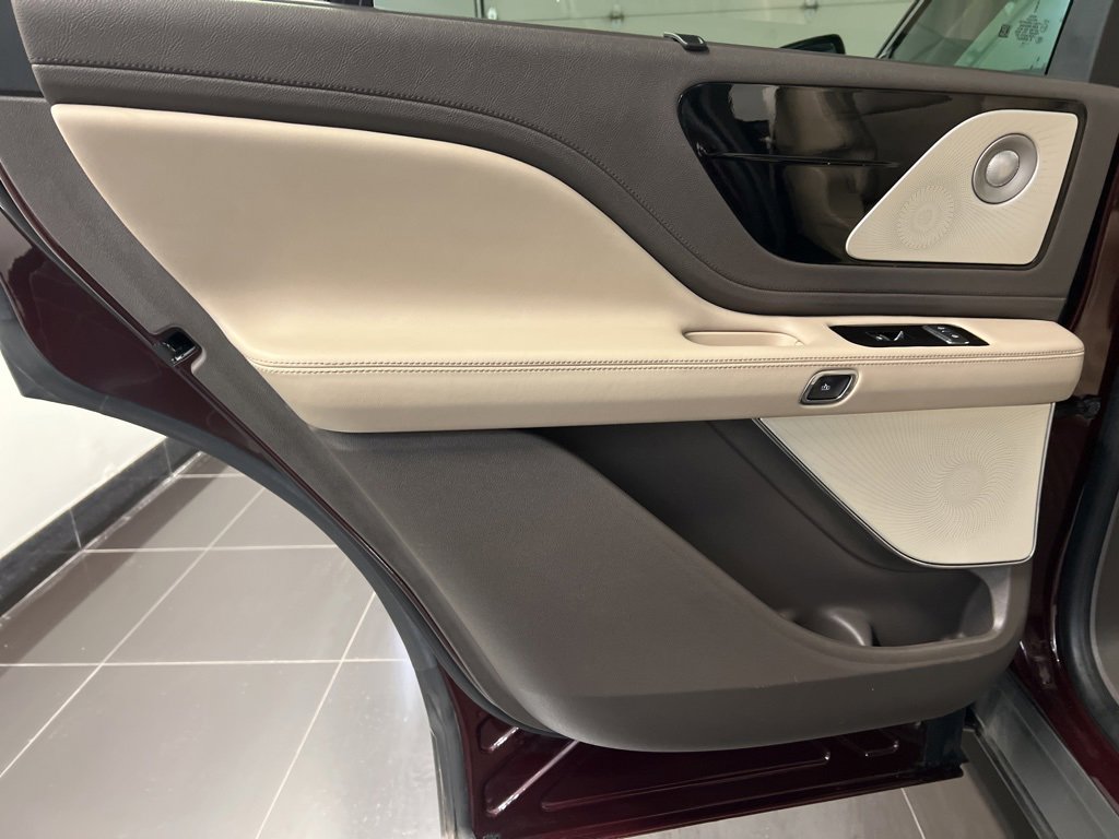 Used 2020 Lincoln Aviator Reserve w/ Equipment Group 202A image 34