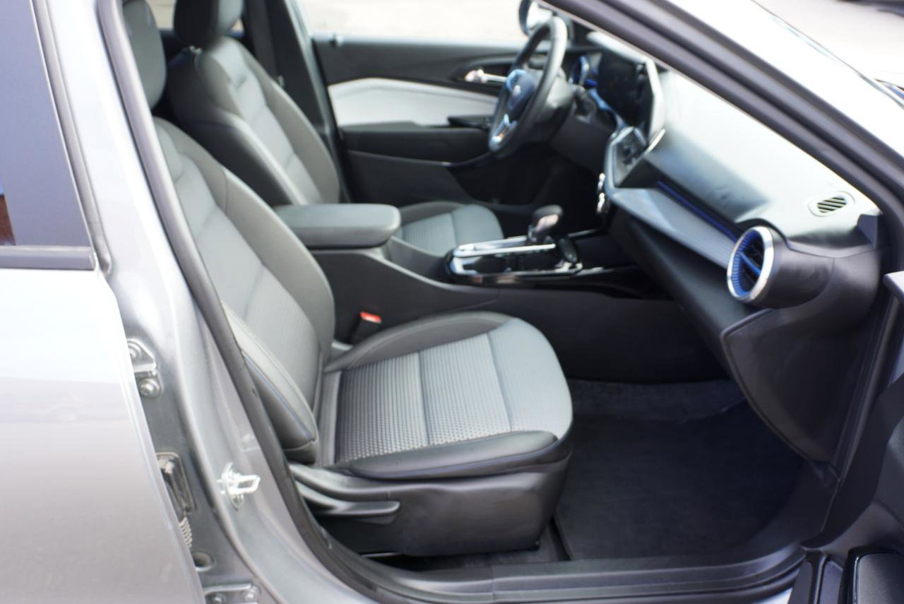 Used 2025 Chevrolet Trax LT w/ LT Convenience Package image 19