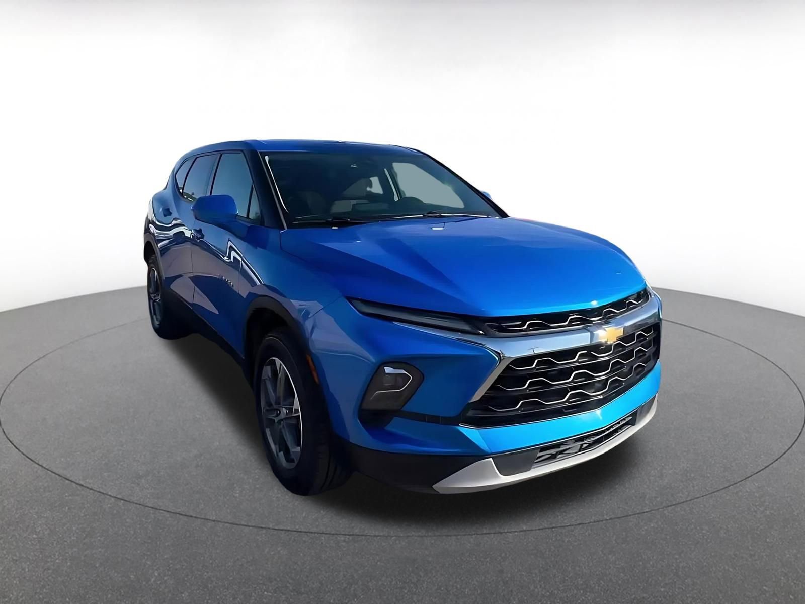 Used 2025 Chevrolet Blazer LT image 3