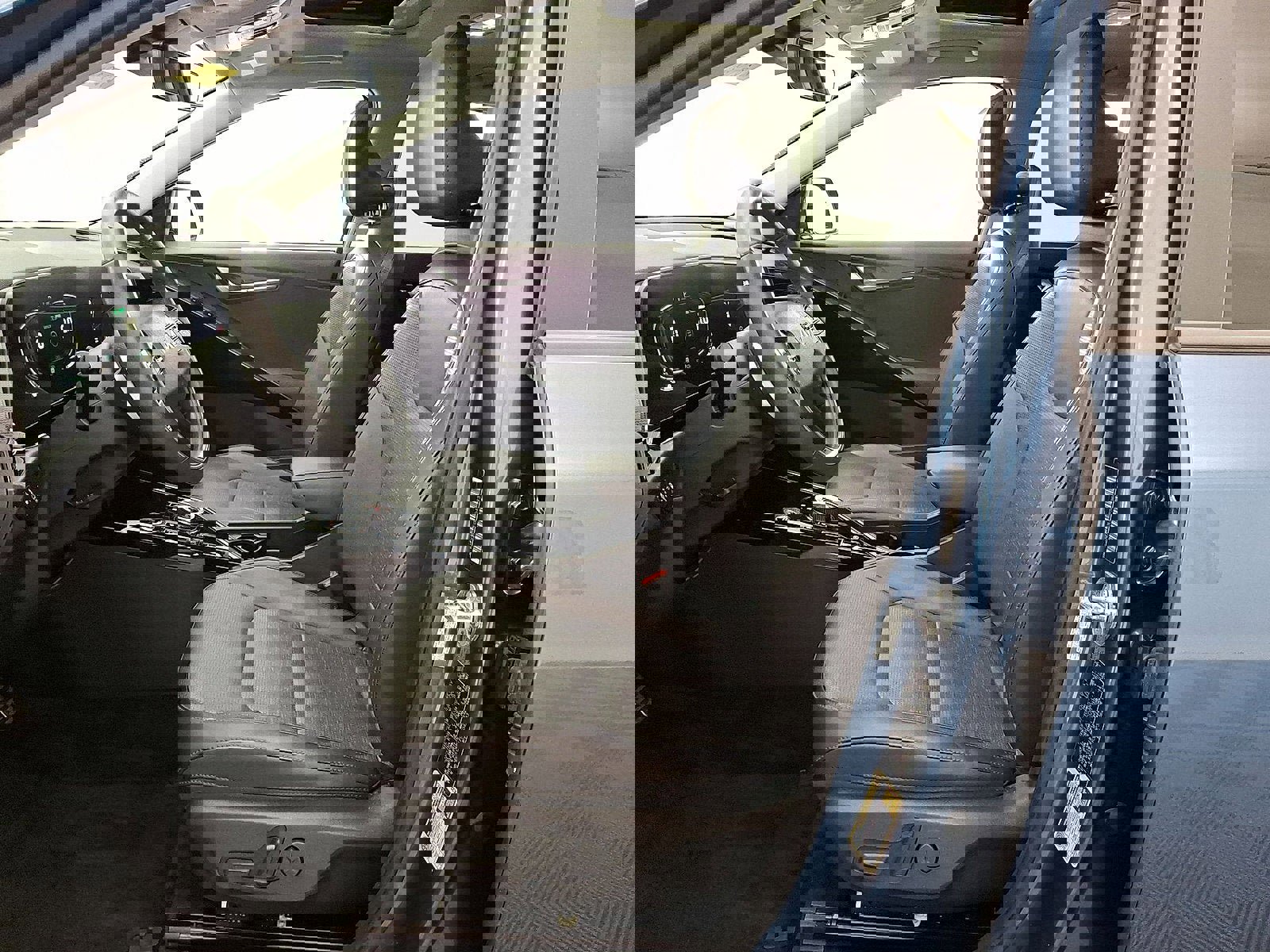 Used 2023 Kia Niro SX Touring image 11