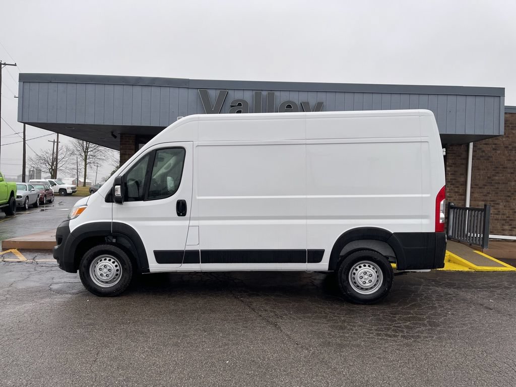 New 2025 RAM ProMaster 2500 w/ Premium Convenience Group FWD image 3