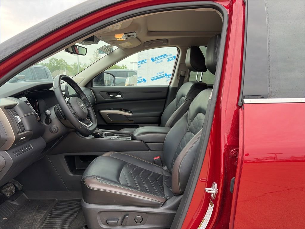 Used 2023 Nissan Pathfinder Platinum image 7