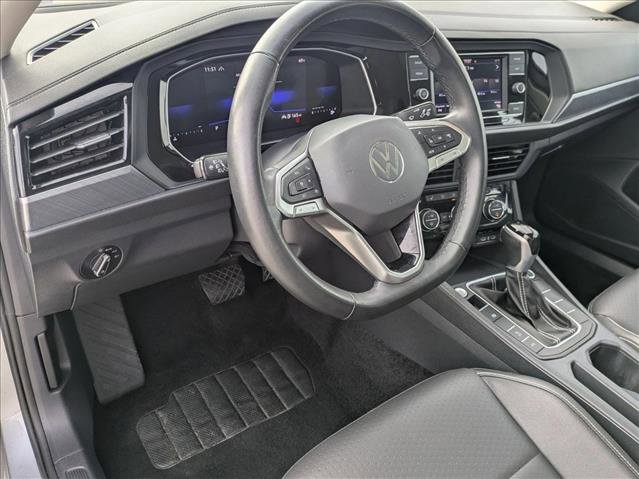 Used 2024 Volkswagen Jetta SE image 9