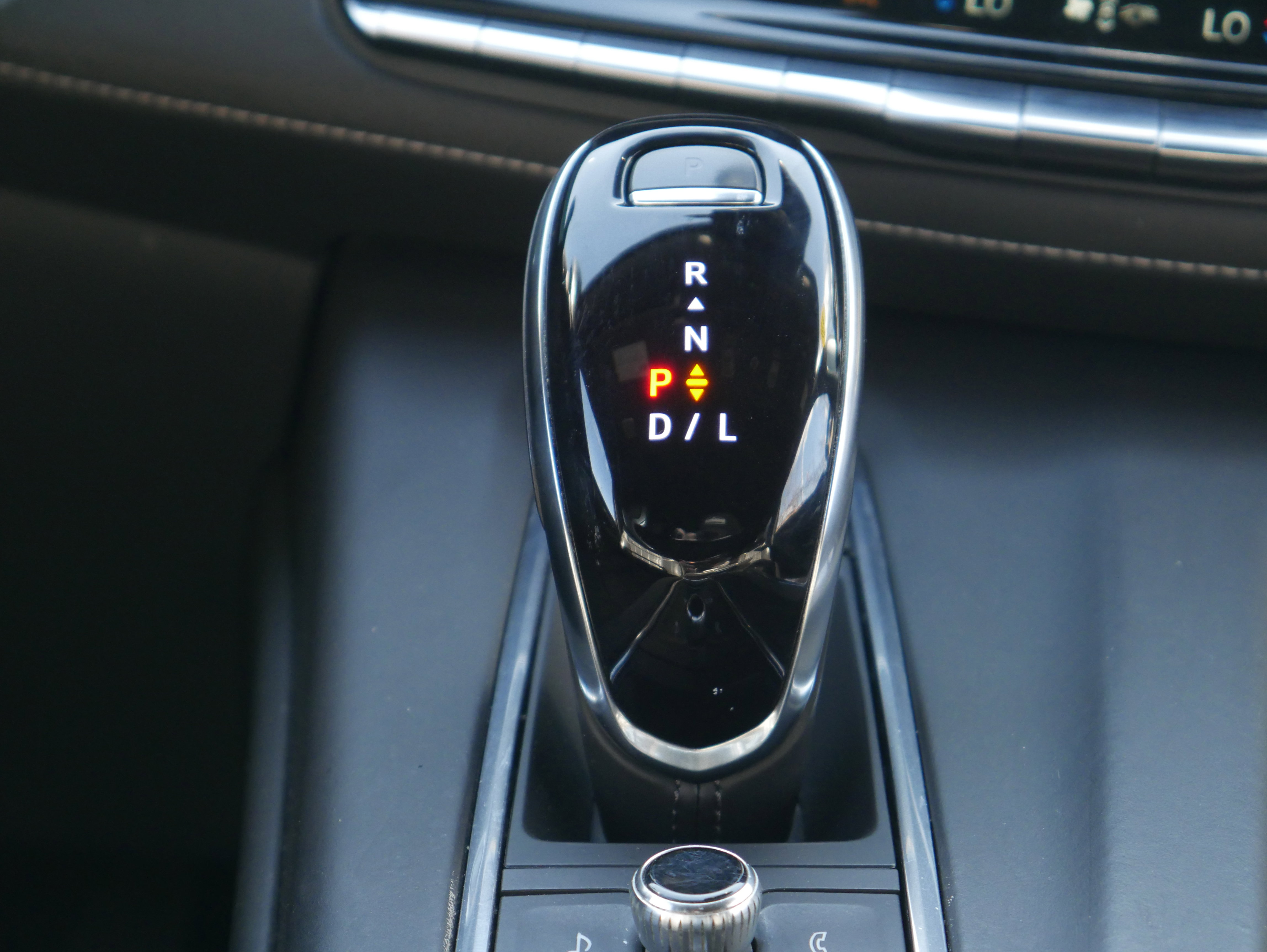 Used 2021 Cadillac Escalade Premium Luxury Platinum w/ Heavy-Duty Trailer Package image 30