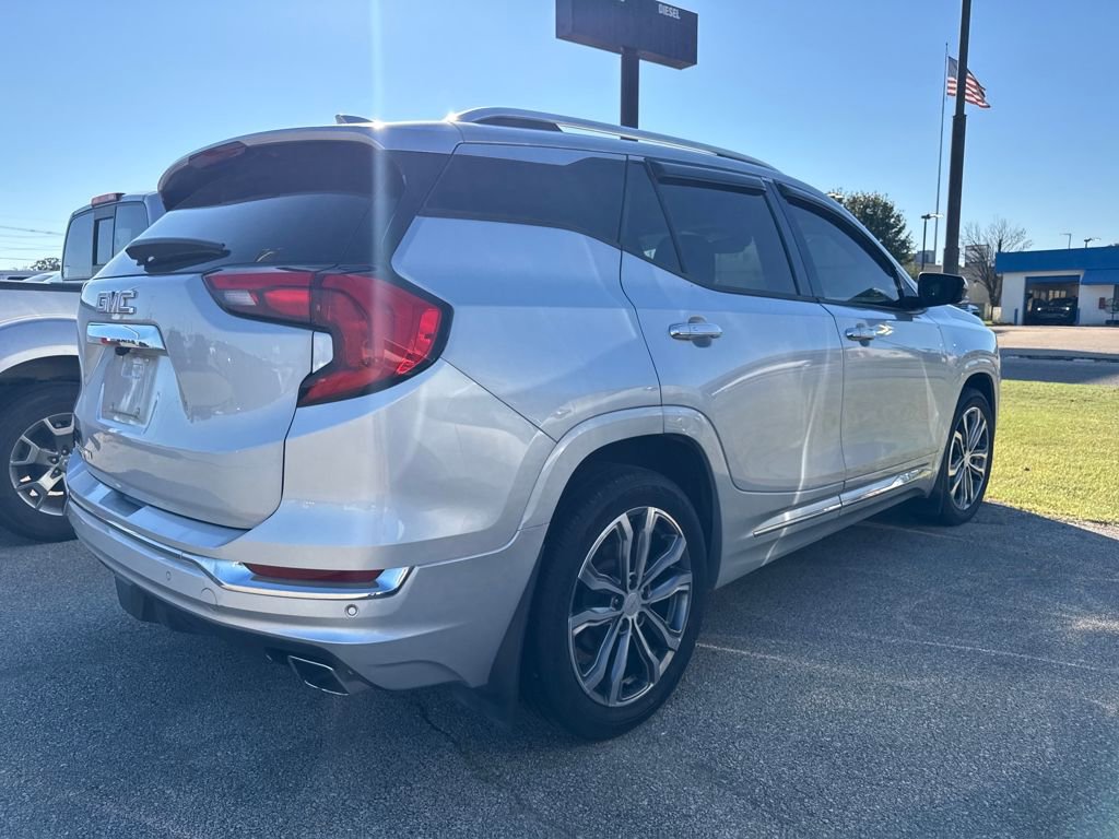 Used 2018 GMC Terrain Denali w/ Advanced Safety Package image 4