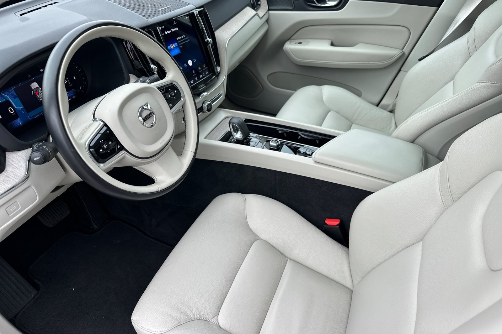 Certified 2023 Volvo XC60 B5 Plus w/ Protection Package Premier FWD image 10