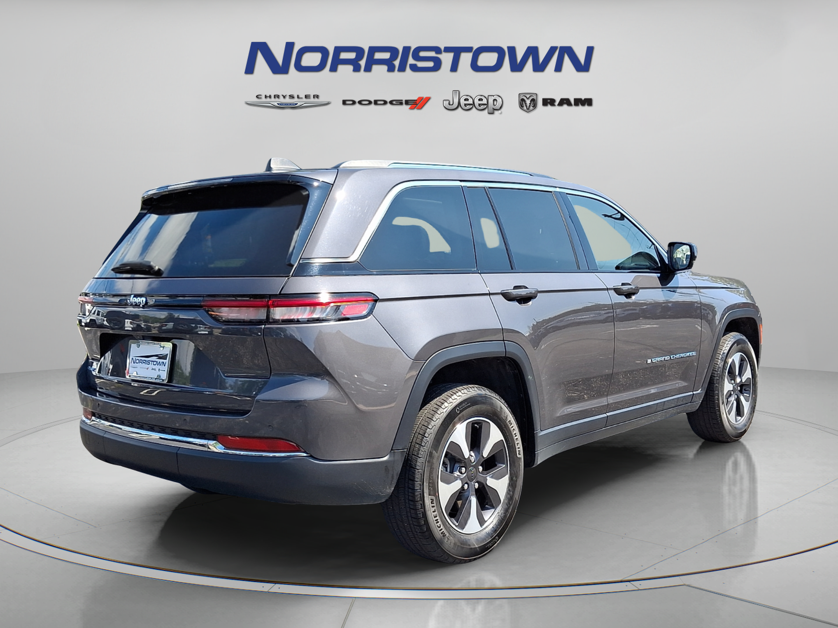 Used 2023 Jeep Grand Cherokee 4WD 4xe image 6