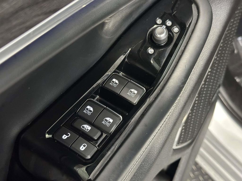 Certified 2022 Jeep Grand Cherokee L Overland w/ MOPAR Finishing Package image 28