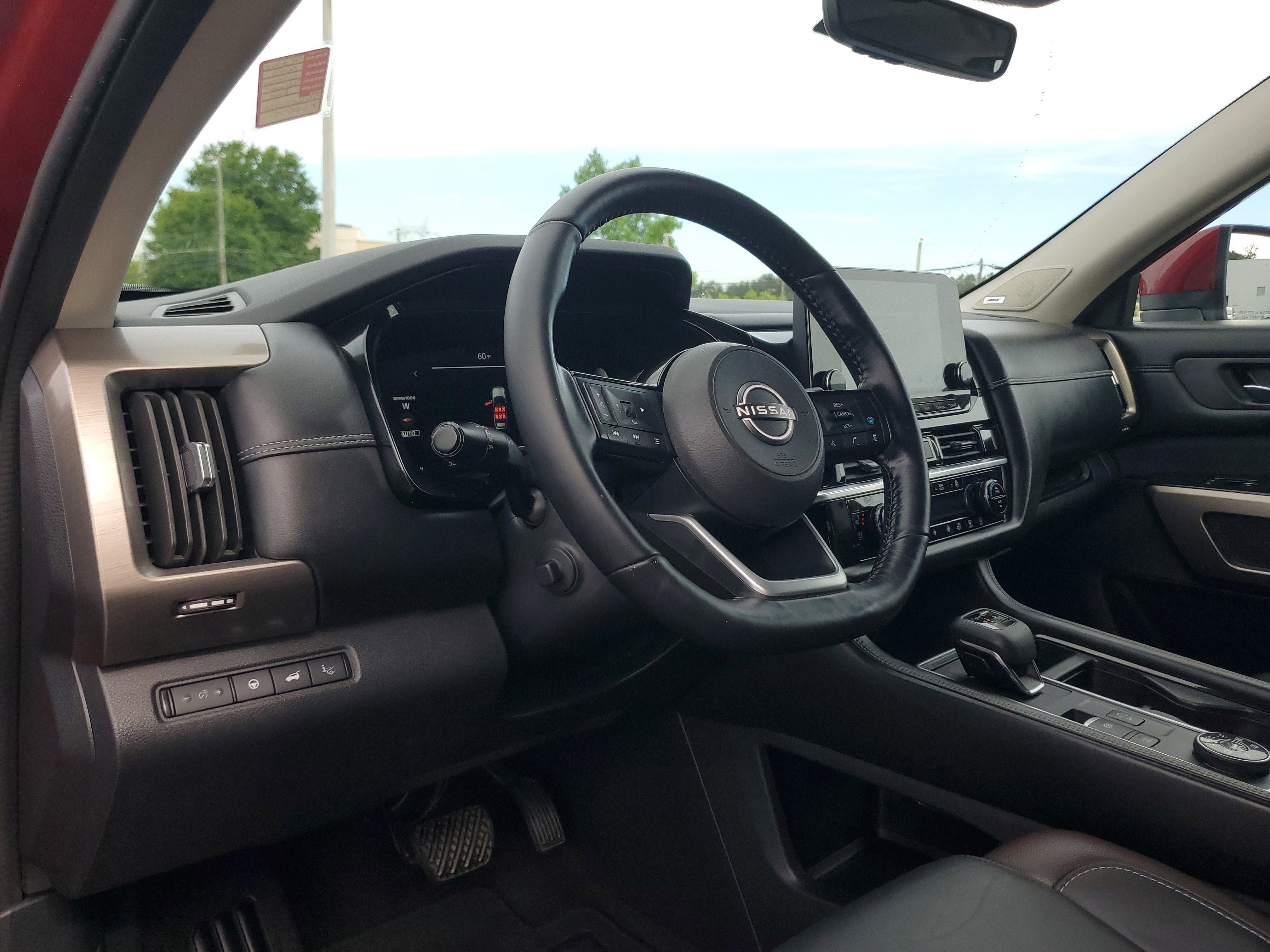 Used 2023 Nissan Pathfinder Platinum w/ Cargo Package AWD/4WD image 17