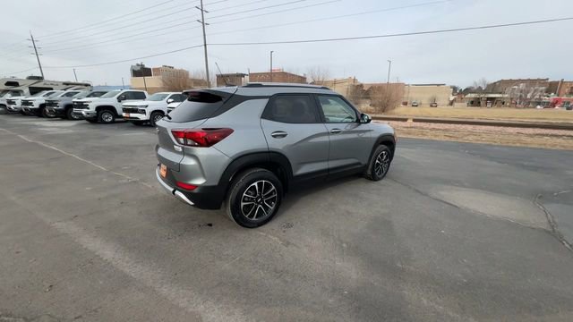 Used 2025 Chevrolet TrailBlazer LT w/ Driver Confidence Package image 8