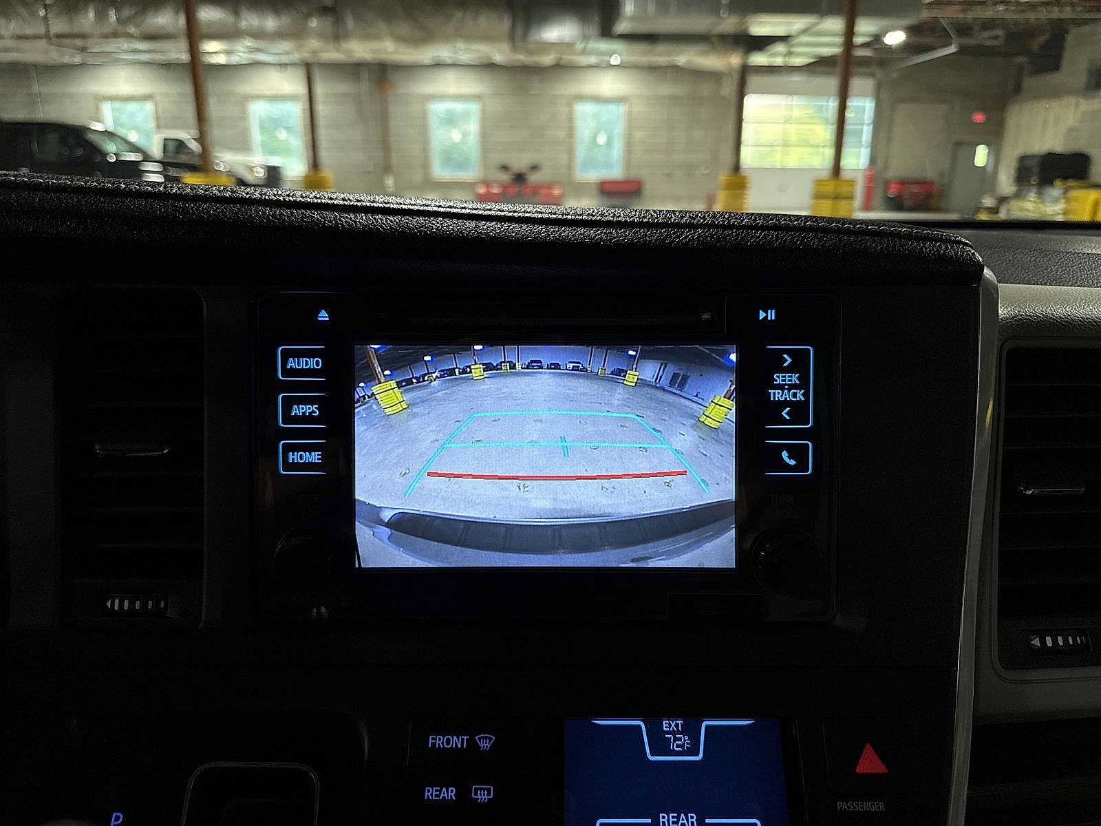 Used 2015 Toyota Sienna XLE w/ XLE Navigation Package FWD image 27