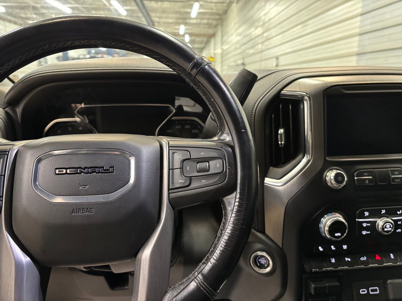 Used 2020 GMC Sierra 3500 Denali w/ Denali Ultimate Package image 15