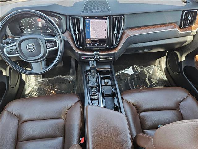 Used 2021 Volvo XC60 T5 Momentum FWD image 17
