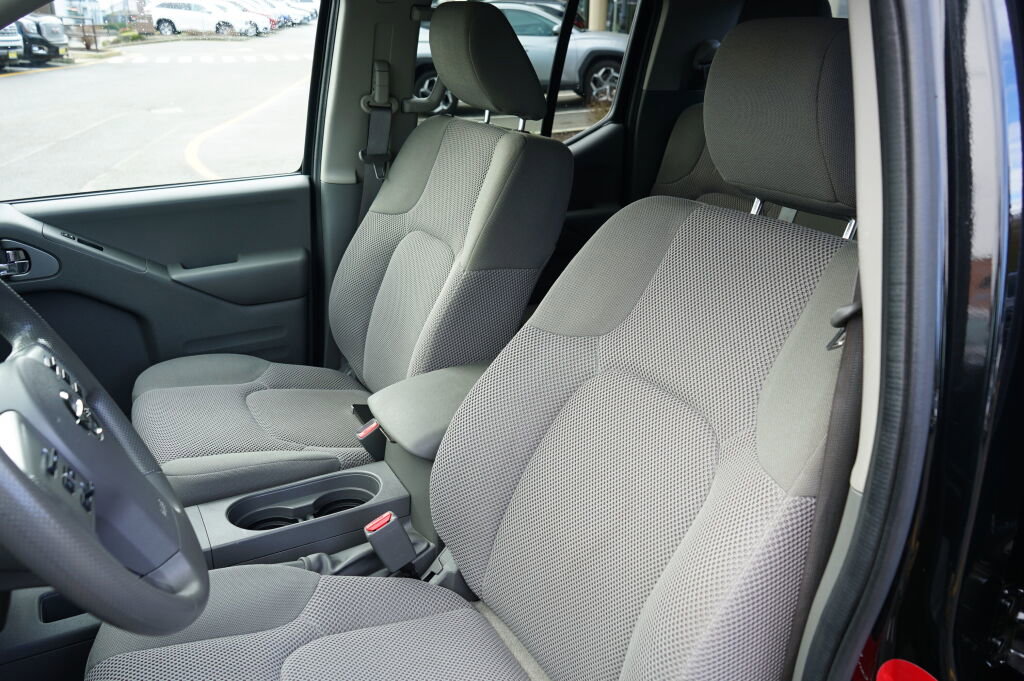 Used 2019 Nissan Frontier SV image 14