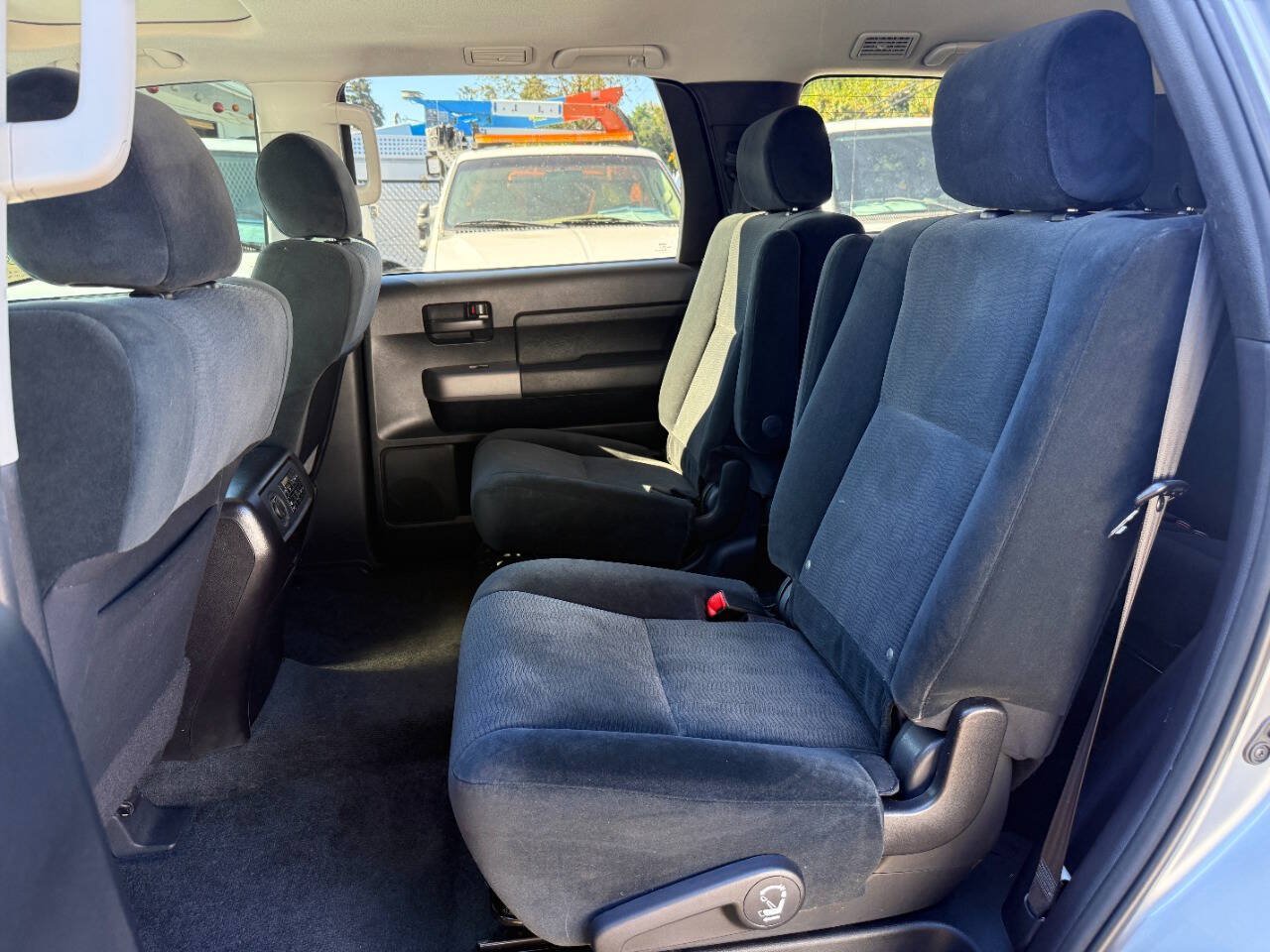 Used 2014 Toyota Sequoia SR5 w/ Sport Appearance Package AWD/4WD image 27