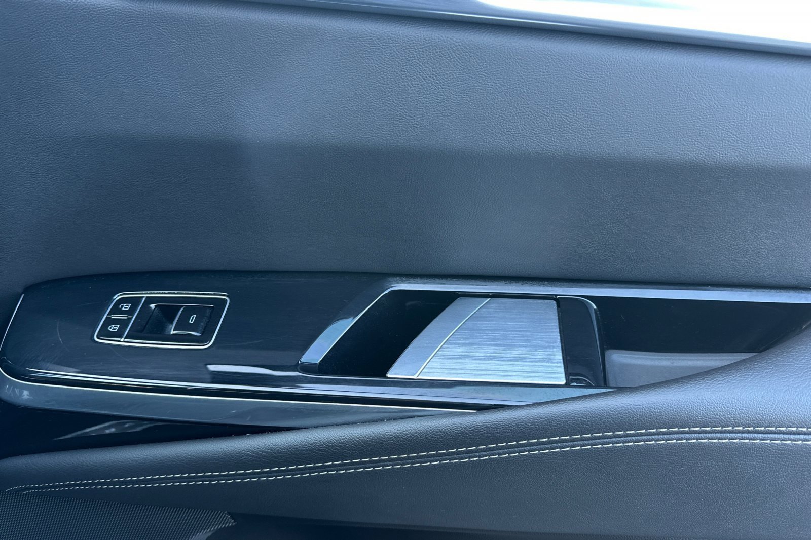 Used 2025 Cadillac Escalade Premium Luxury image 20