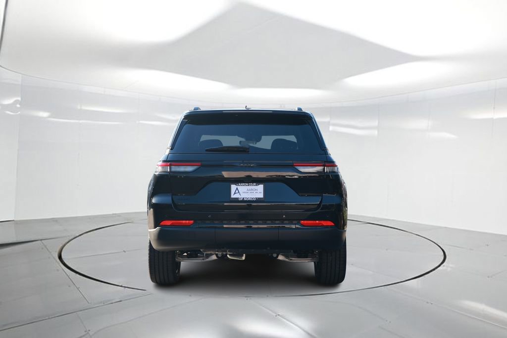 New 2025 Jeep Grand Cherokee Altitude image 3