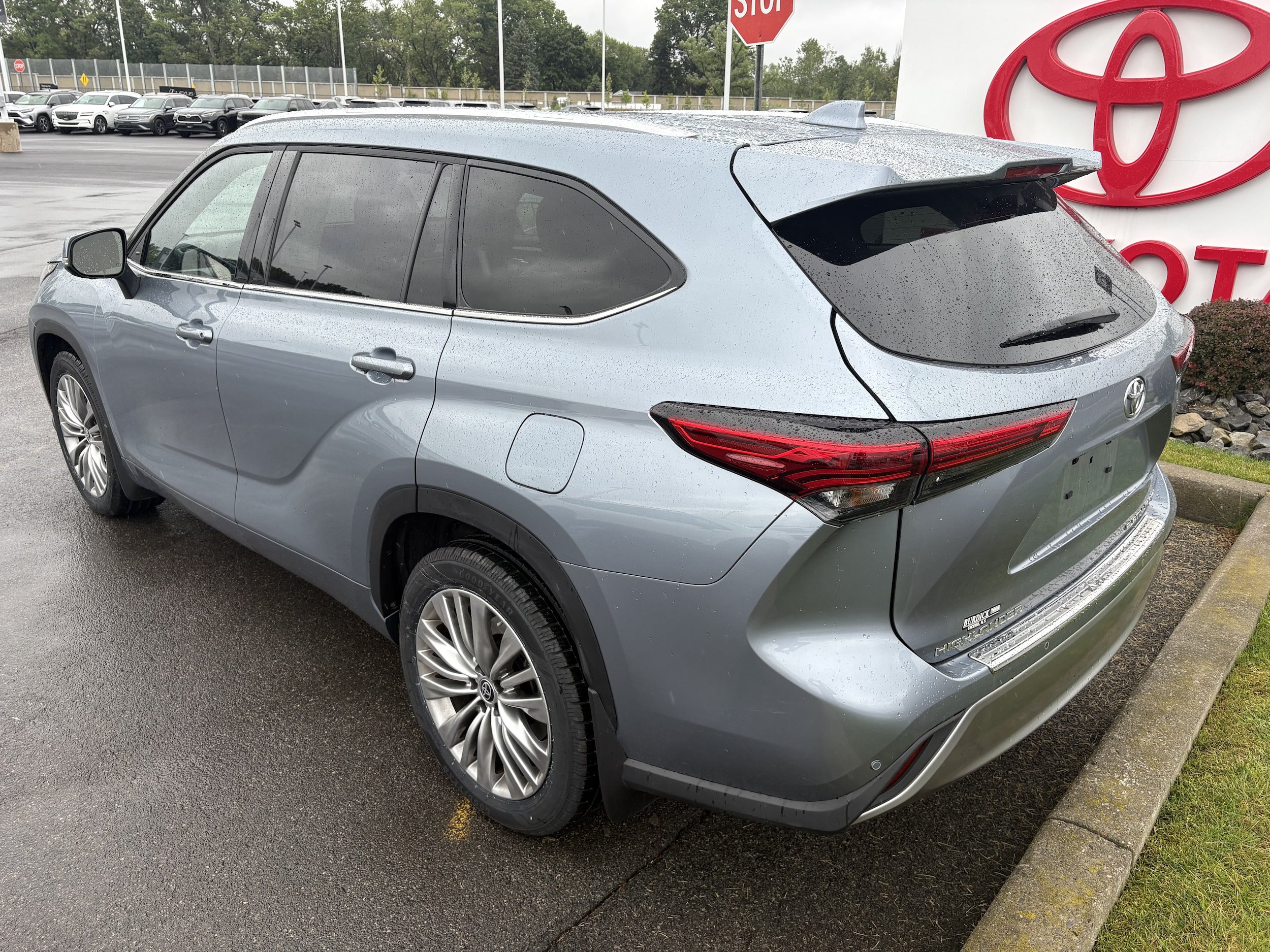 Used 2023 Toyota Highlander Platinum AWD/4WD image 6