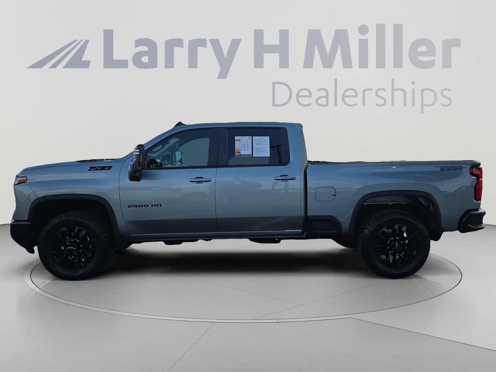 Used 2025 Chevrolet Silverado 2500 LT w/ Trail Boss Package AWD/4WD image 2