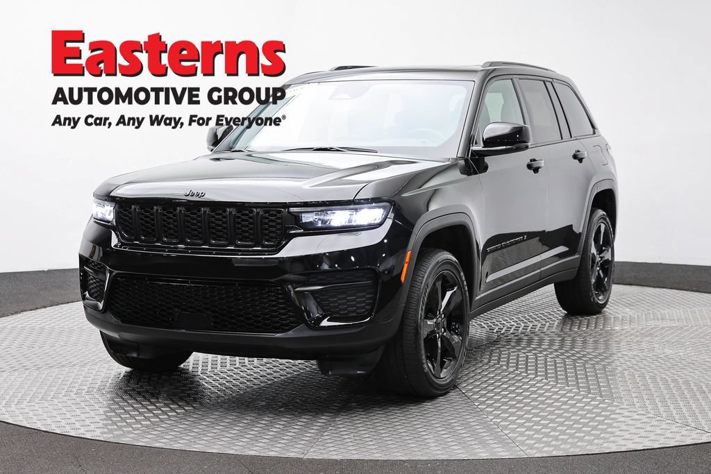 Used 2024 Jeep Grand Cherokee Altitude AWD/4WD image 1