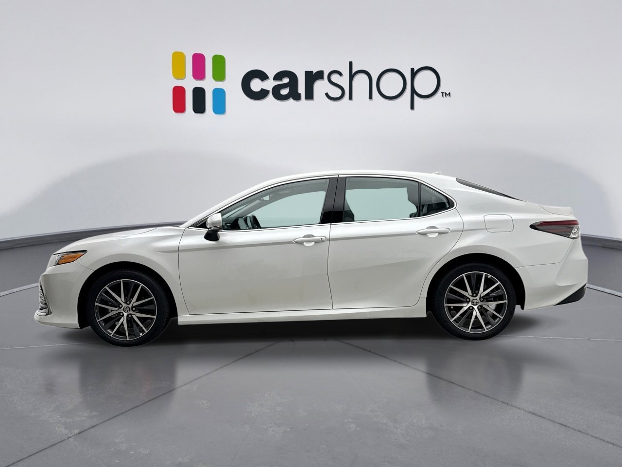 Used 2024 Toyota Camry XLE w/ Cold Weather Package FWD image 2