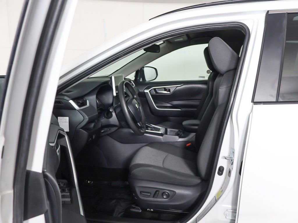 Used 2025 Toyota RAV4 XLE AWD/4WD image 27