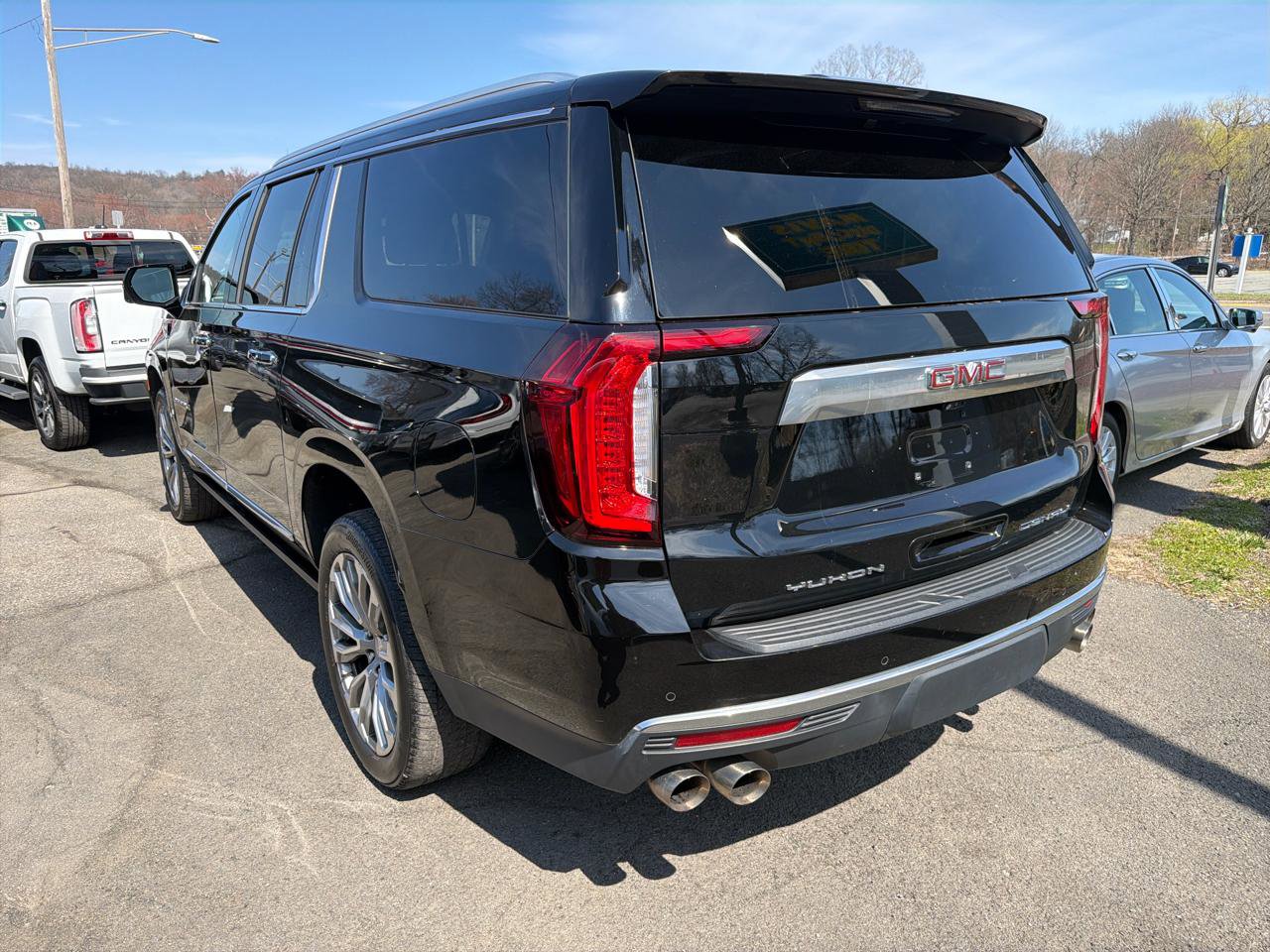Used 2021 GMC Yukon XL Denali w/ Denali Premium Package image 13