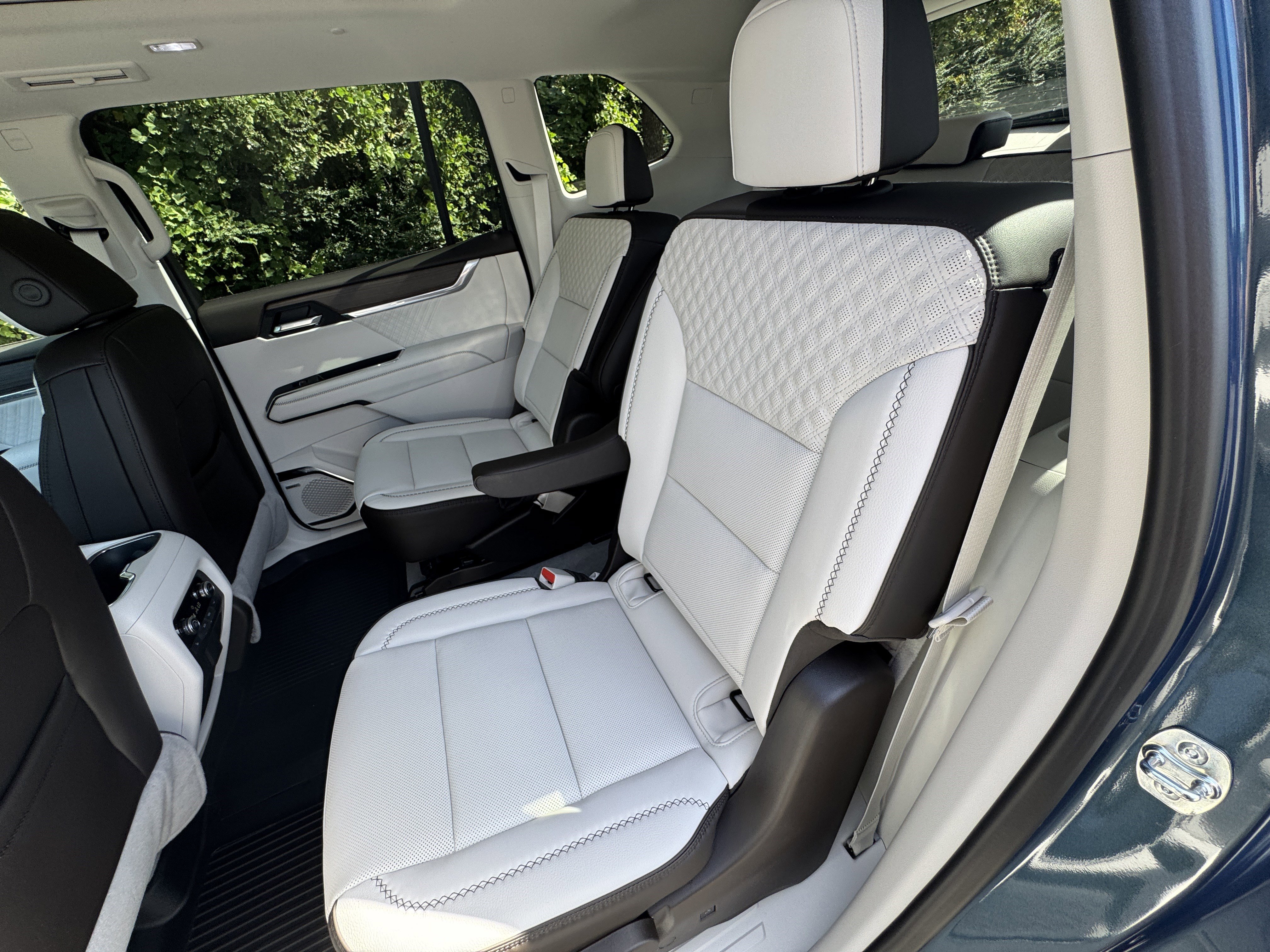 New 2026 GMC Acadia Denali w/ Super Cruise Package image 17