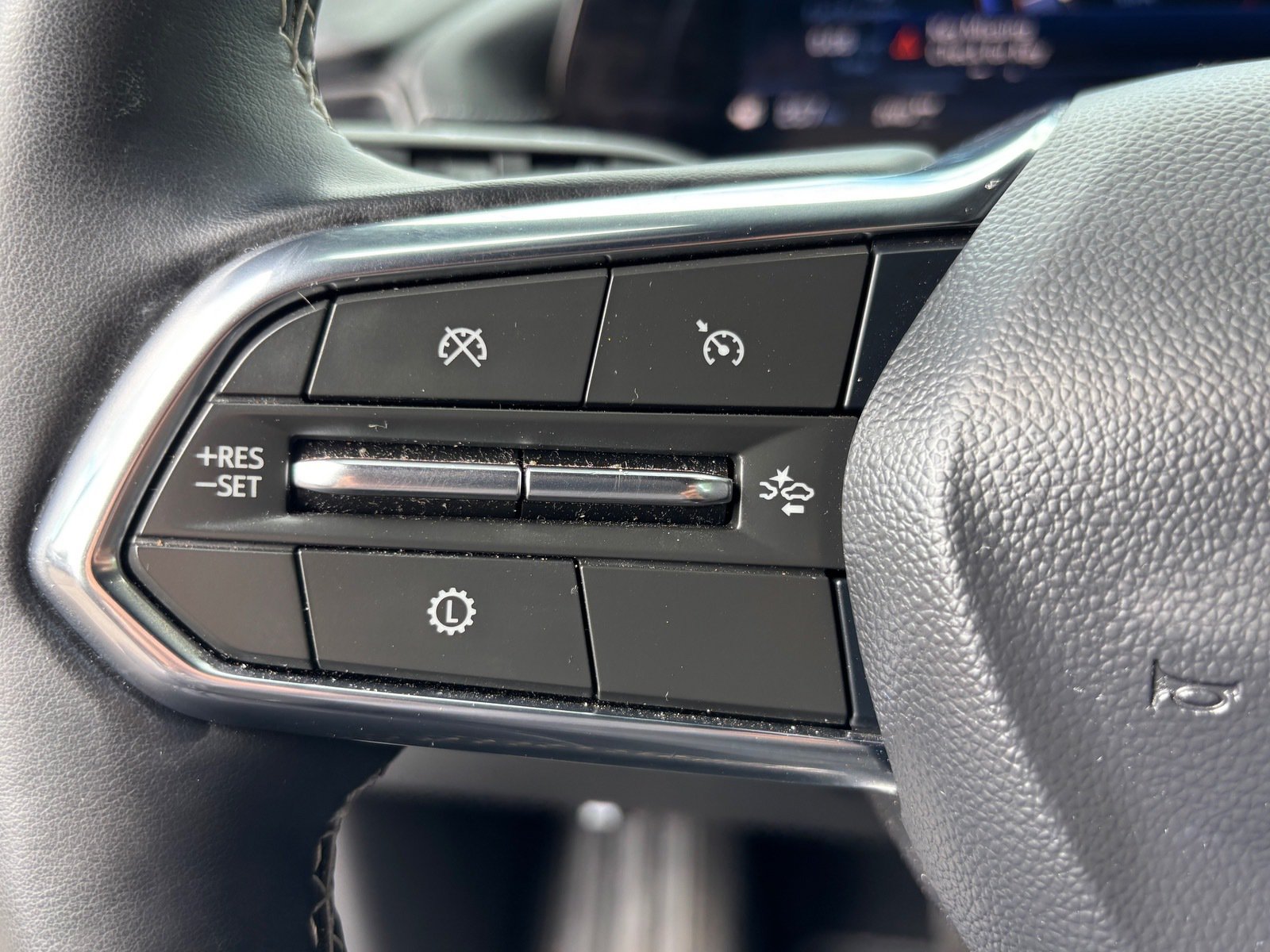 Used 2025 Chevrolet Traverse LT AWD/4WD image 22