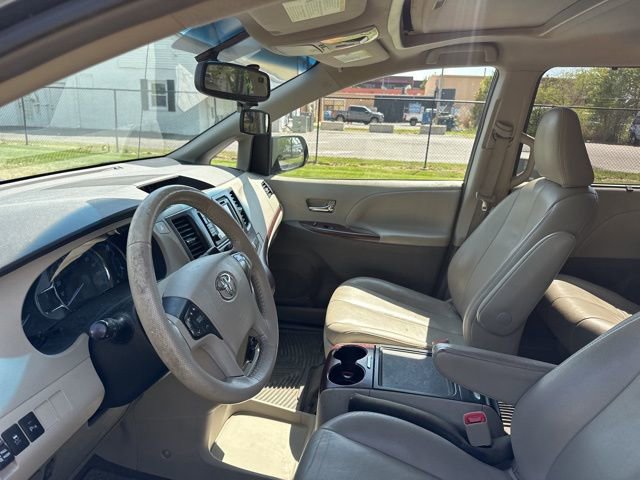 Used 2013 Toyota Sienna XLE FWD image 7