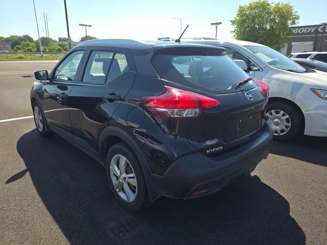 Used 2018 Nissan Kicks S FWD image 2