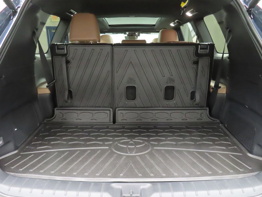 Used 2025 Toyota Grand Highlander AWD Hybrid image 41