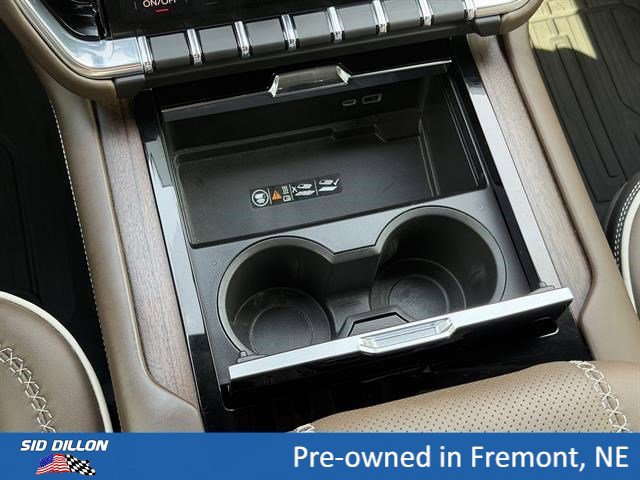 Certified 2025 GMC Yukon Denali Ultimate w/ LPO, Floor Liner Package AWD/4WD image 13
