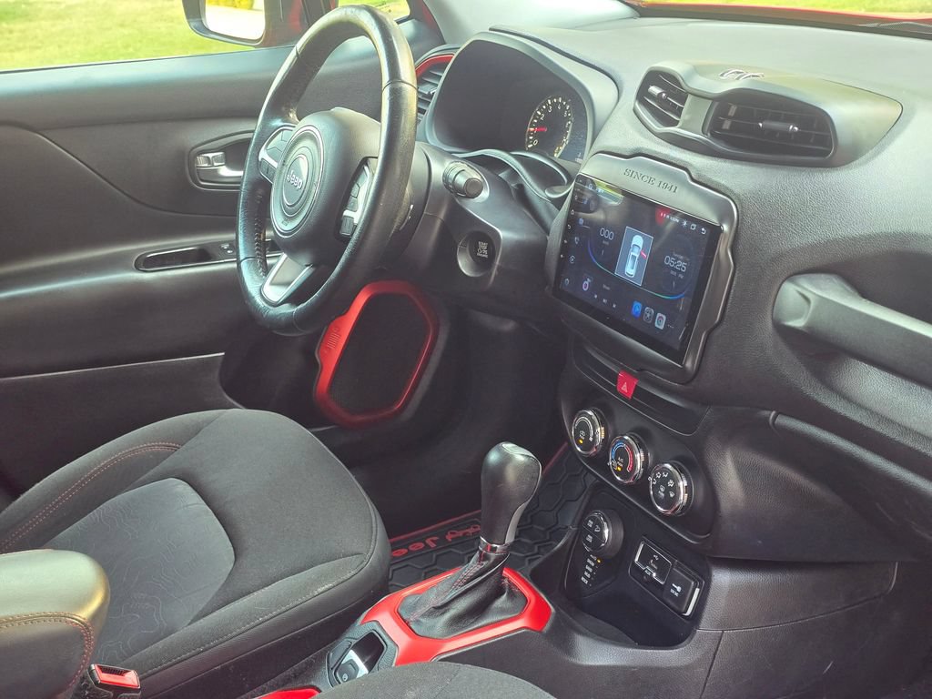Used 2017 Jeep Renegade Trailhawk AWD/4WD image 12