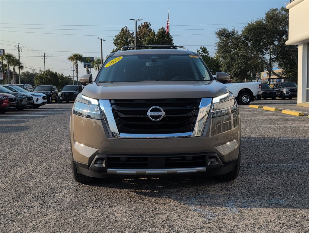 Used 2024 Nissan Pathfinder Platinum image 4