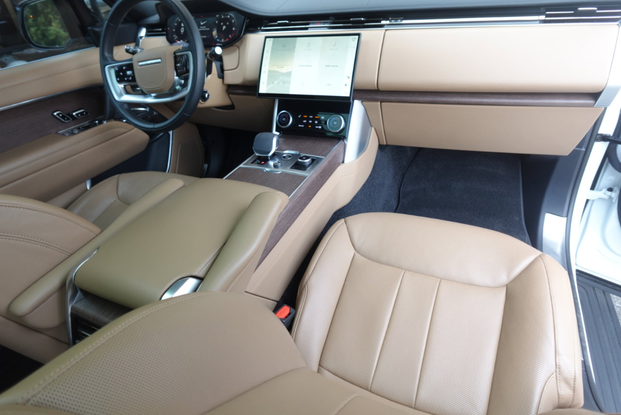 Used 2023 Land Rover Range Rover SE image 7