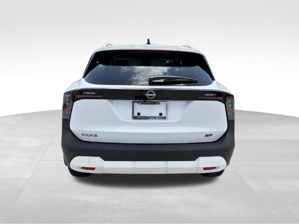 New 2026 Nissan Kicks SR w/ SR Premium Package FWD image 7