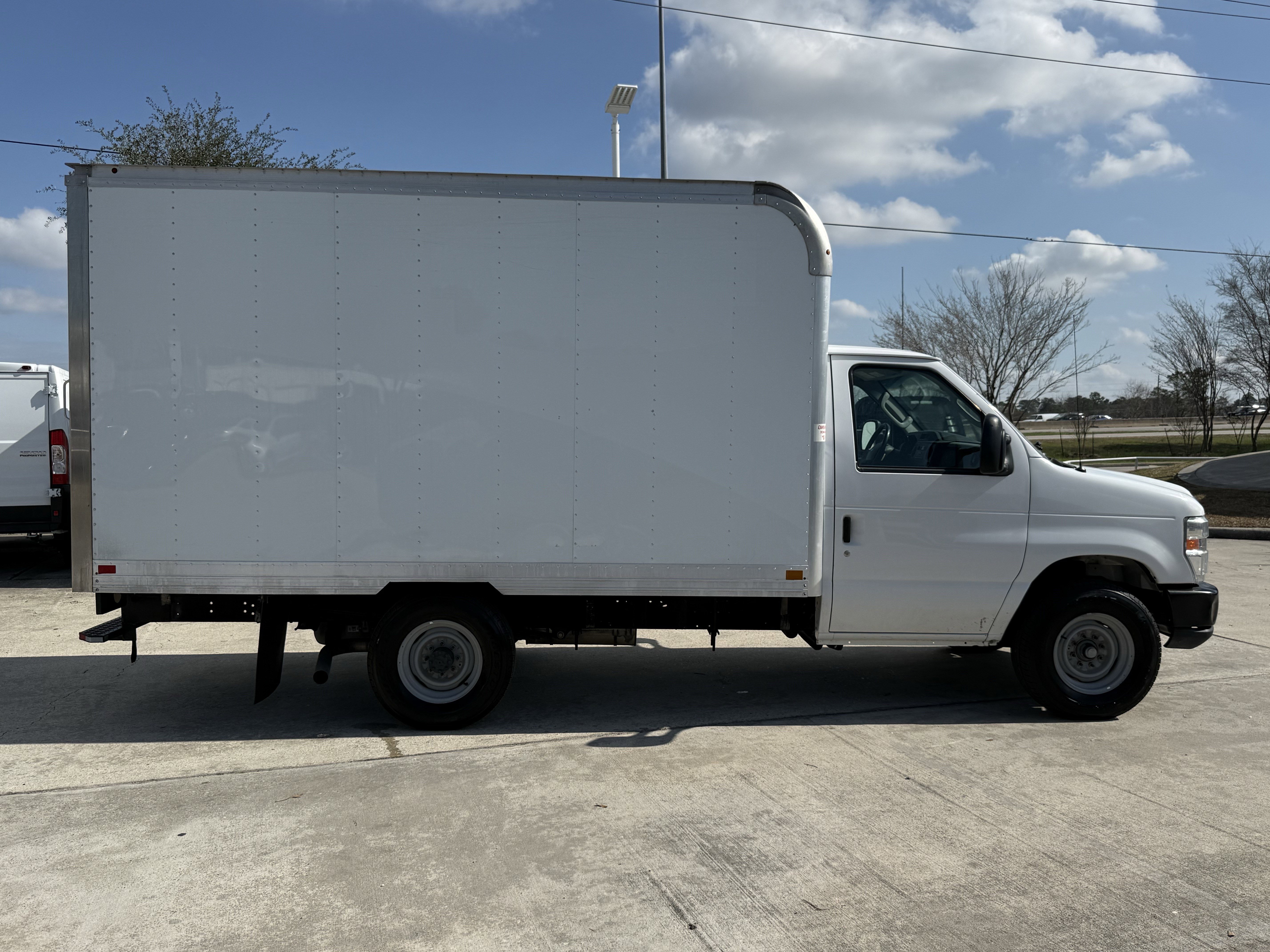 Used 2019 Ford E-350 and Econoline 350 Super Duty w/ Power Windows & Locks Group image 3