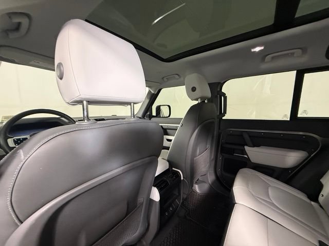 Used 2025 Land Rover Defender 110 X-Dynamic SE AWD/4WD image 25