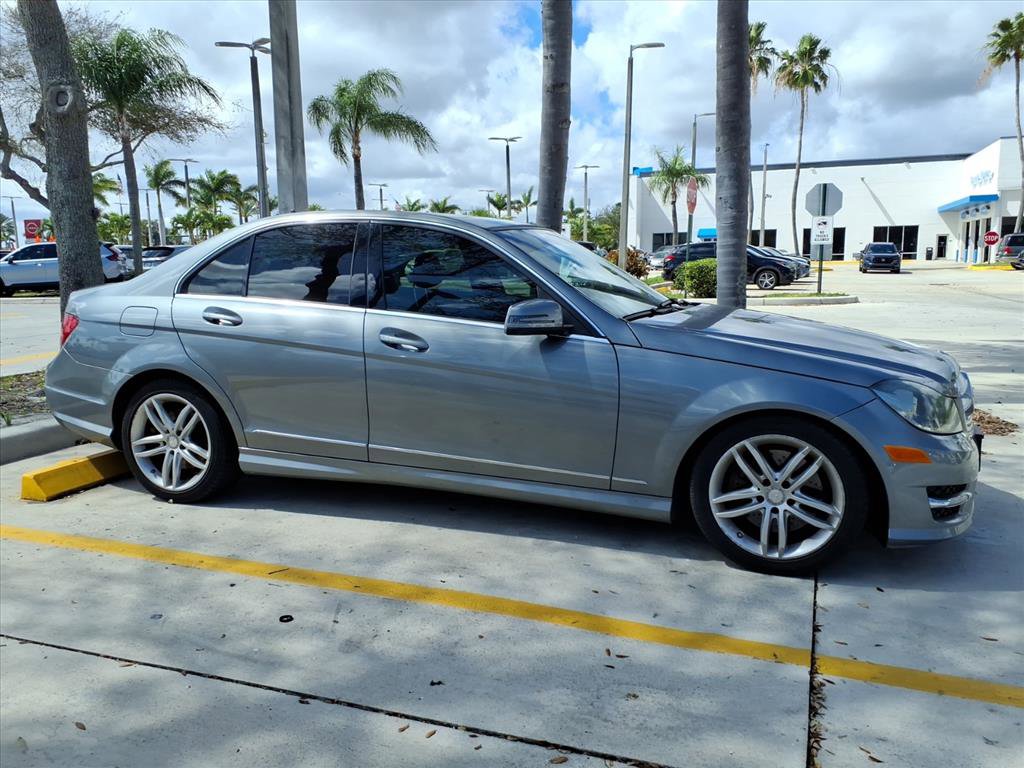 Used 2013 Mercedes-Benz C 300 4MATIC Sedan image 2