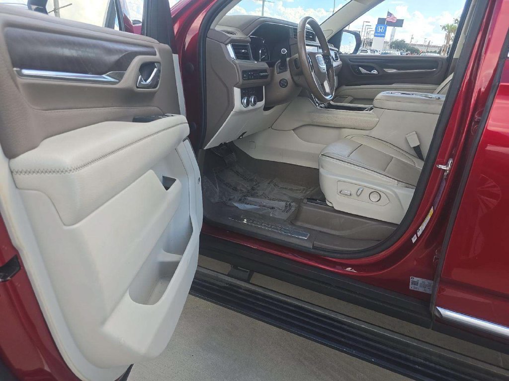 Used 2021 GMC Yukon Denali w/ Denali Premium Package AWD/4WD image 4