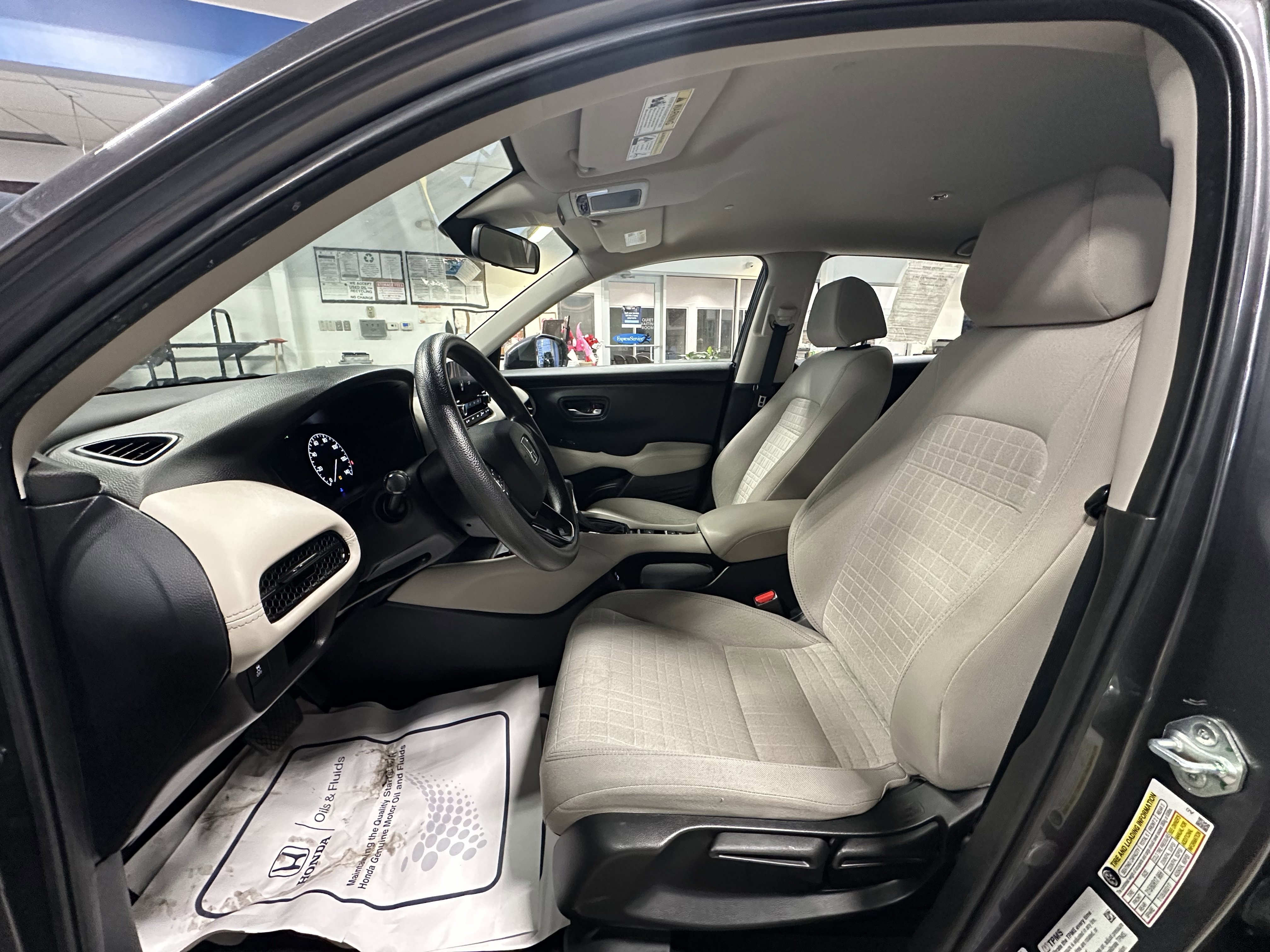 Used 2023 Honda HR-V LX image 8