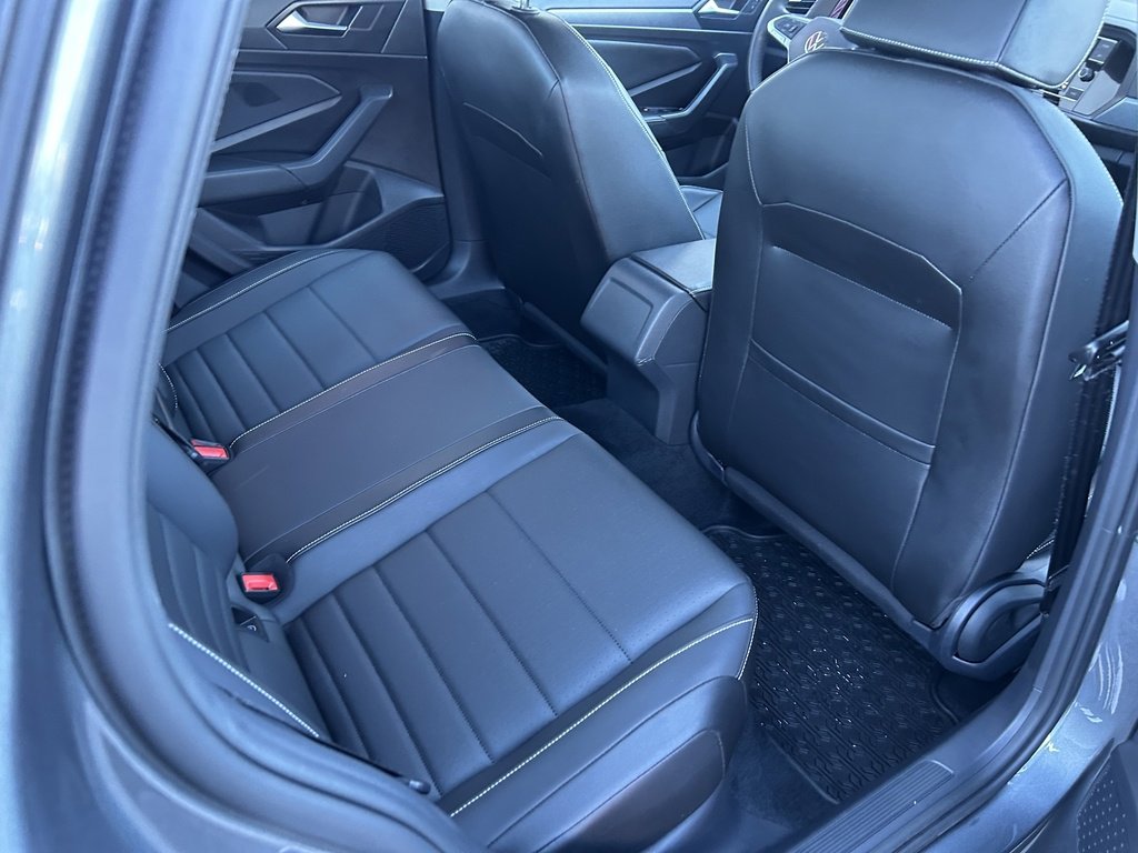 Used 2022 Volkswagen Jetta SE image 15