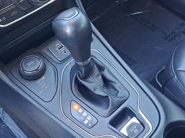 Used 2020 Jeep Cherokee Latitude Plus w/ Cold Weather Group image 18